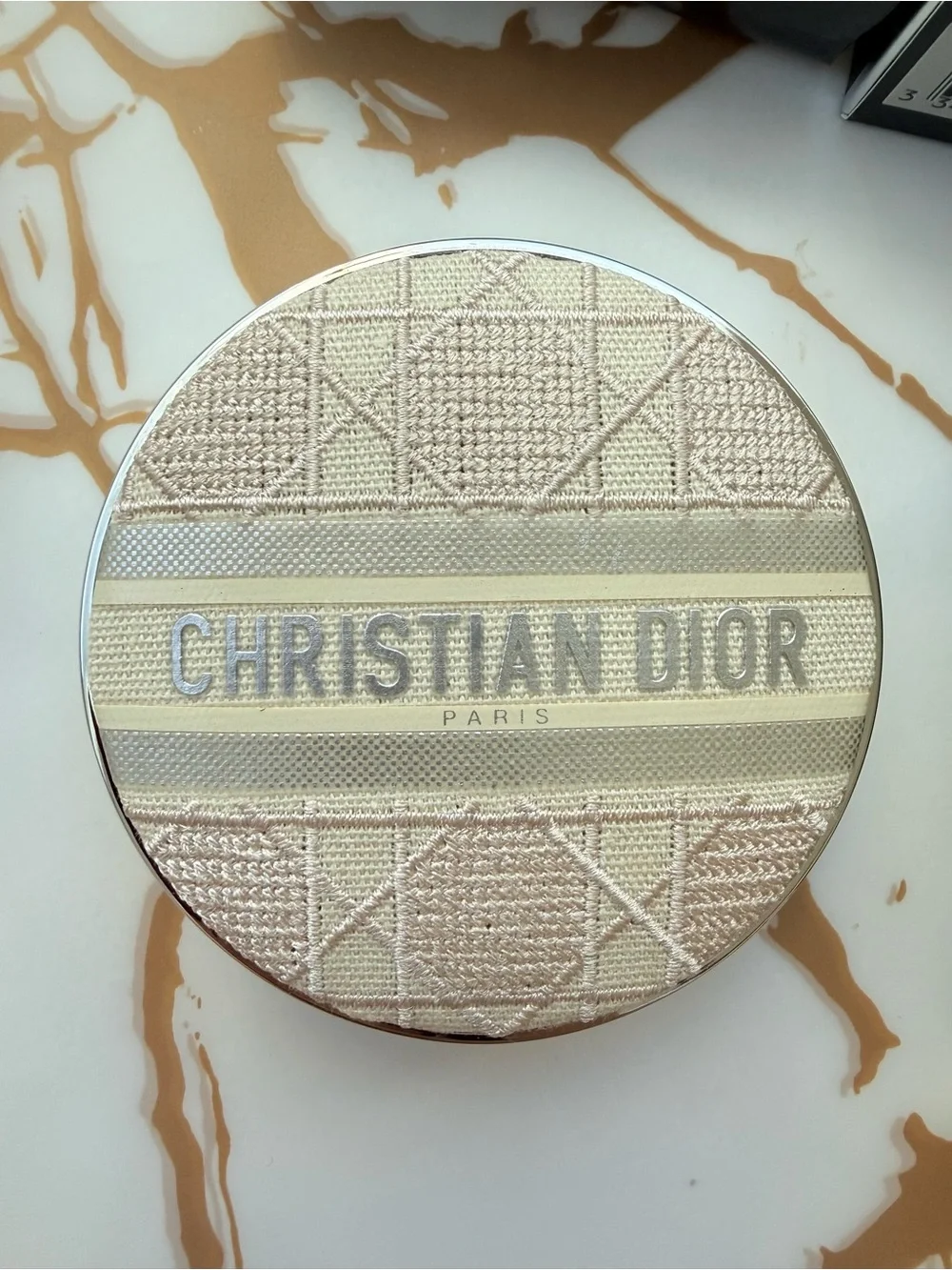 DIOR Forever Mirrored Cushion Foundation Beige Embroidered PLUS FOUNDATION #1N